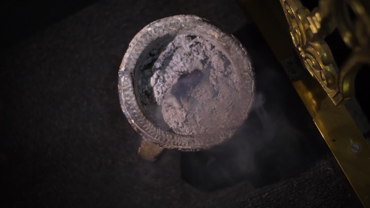 상위 뷰 향 버너 재 향수 유향 회전 각도, 예멘 전통 아랍