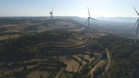 Vistas-Aéreas-De-Un-Campo-De-Turbinas-Eólicas