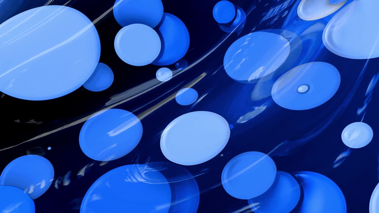 아름다운 추상적인 반이는 표면의 은 은 배경은 파란색 액체와 같은 파란색 물결과 함께 원은 기름에 페인트의 물방울처럼 떠 있습니다. 4k에서 파란색 색 gradient를 가진 창의적인 배경.