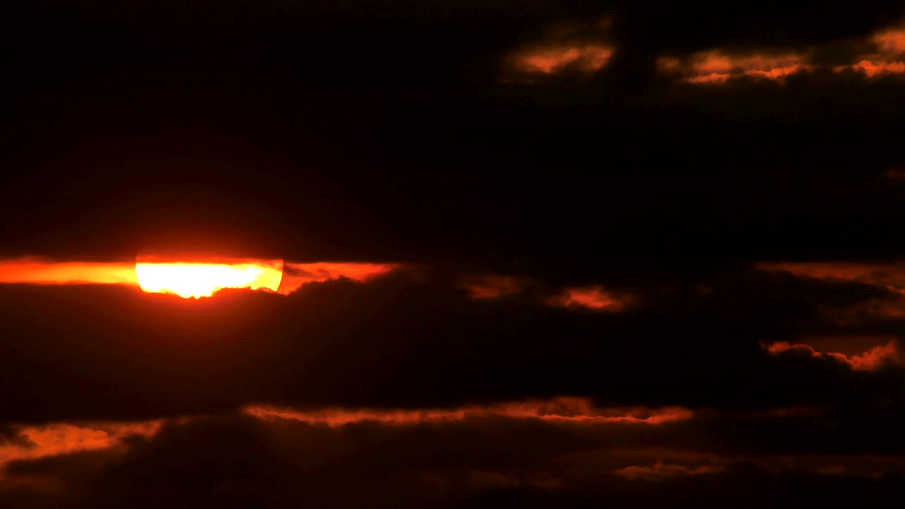 panorama dorado del atardecer con lapso de tiempo 4k