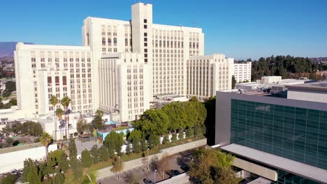 aumento de la antena que establece el complejo de salud del hospital del centro médico usc del condado de los angeles cerca del centro de la 1