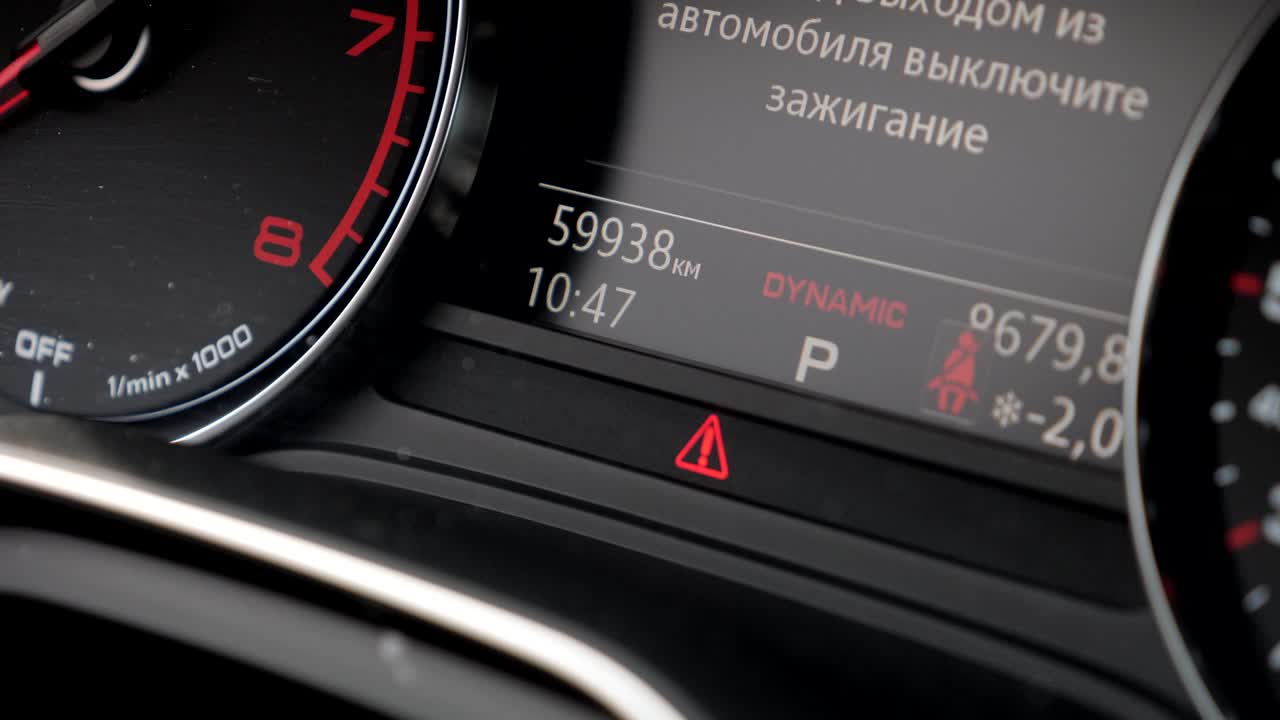 el tablero de instrumentos está puesto en "p", "d", freno de mano.