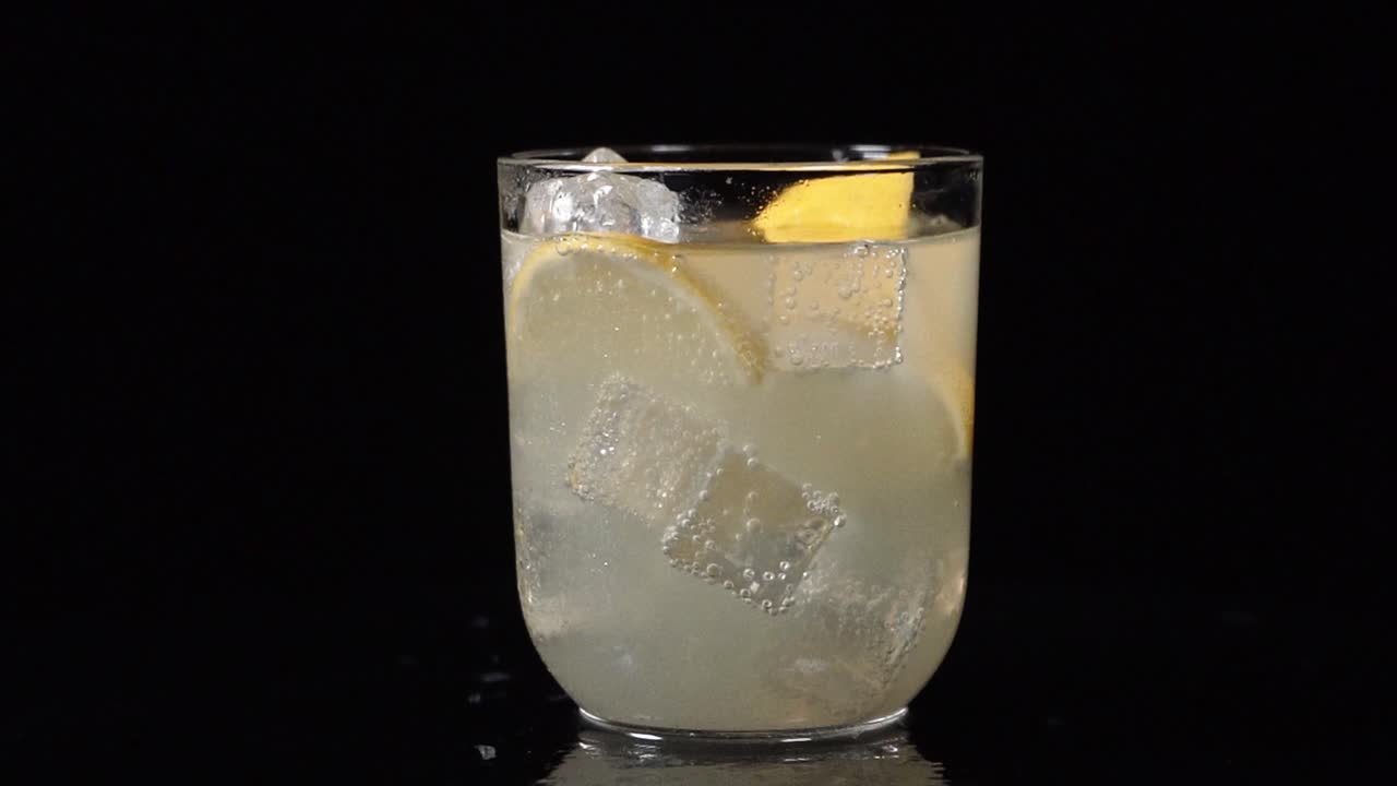 vaso de refresco listo para beber