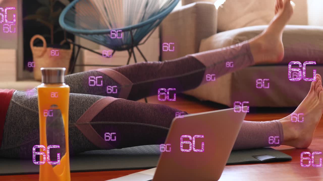 animación de textos de 6g sobre mujer caucásica haciendo ejercicio