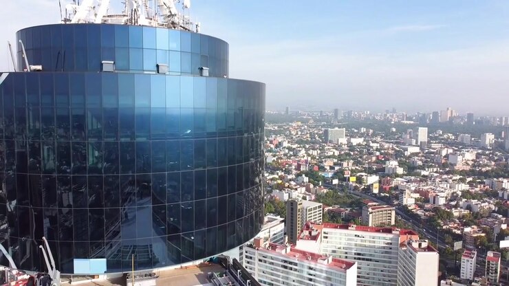Grattacielo di Città del Messico in vista aerea con drone