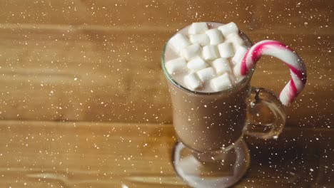 nieve cayendo con chocolate caliente de navidad