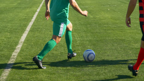 Players-playing-soccer-in-the-field-4k