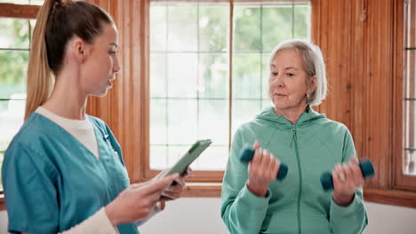 Senior-woman-with-weights-for-exercise