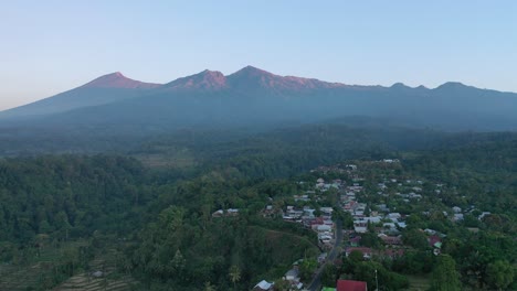 el pueblo de senaru en el monte rinjani, lombok, indonesia