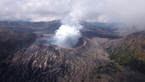 vea la impresionante actividad volcánica de bromo, indonesia