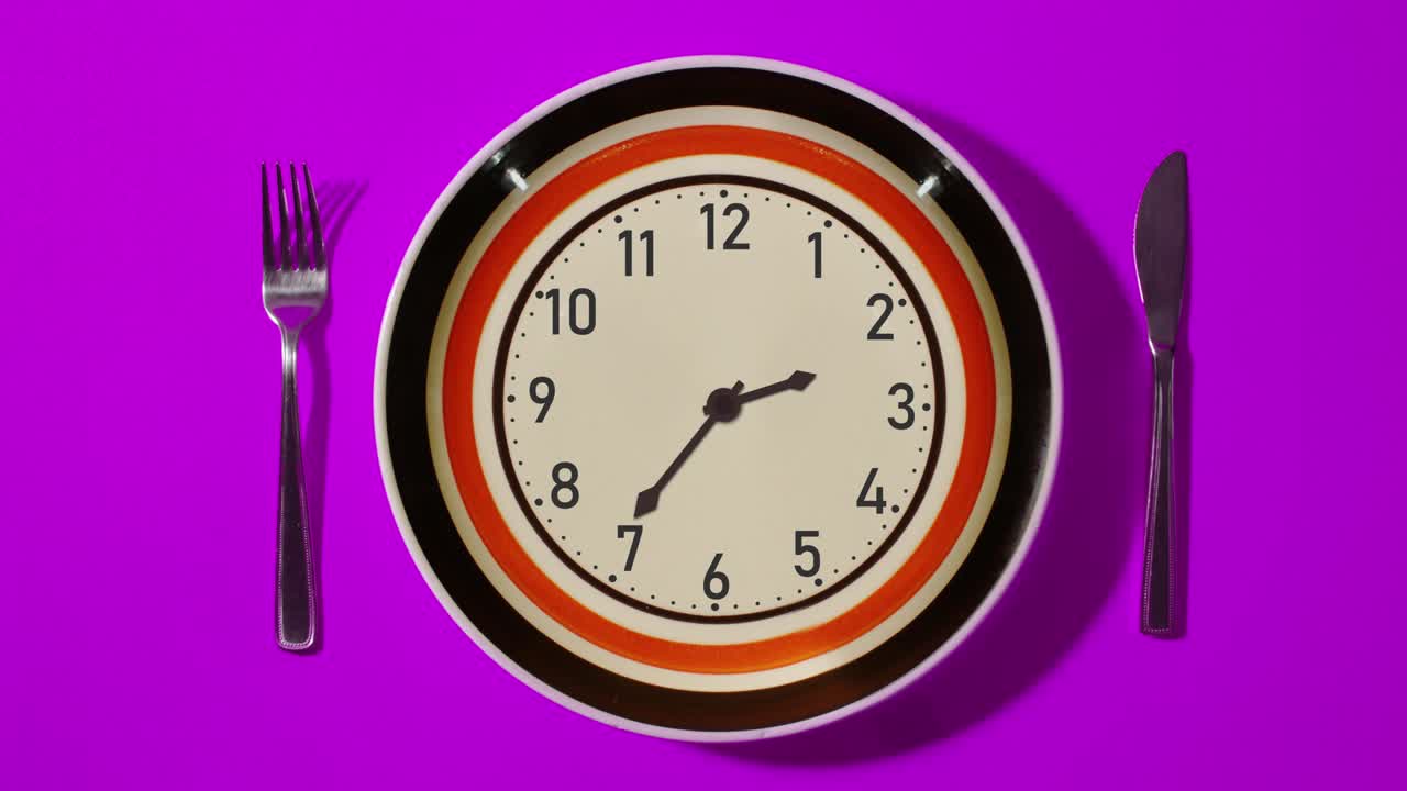 Round plate clock hands with colored outline move fast