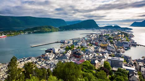 Stadt-Alesund-Norwegen