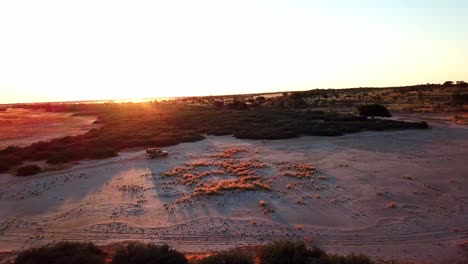 imágenes de drones de un safari por el desierto de kalahari