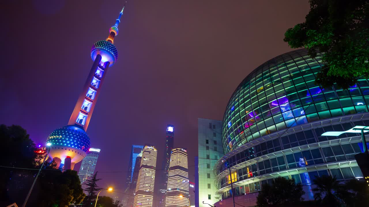 noche iluminada ciudad de shanghai centro de la famosa torre de la bahía panorama 4k lapso de tiempo china