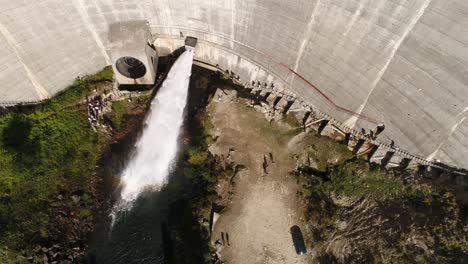 4K-Drohnenansicht-Eines-Staudamms-Von-Oben