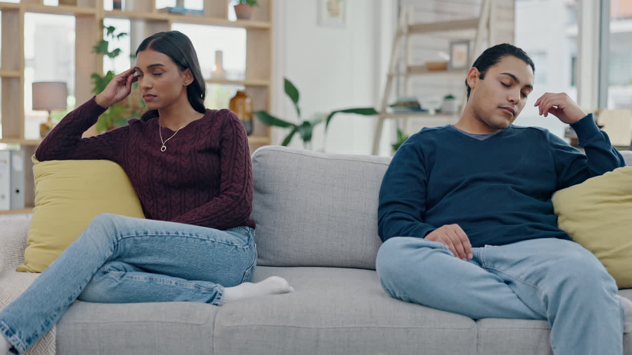 부부, 분리 및 싸움에서 소파에 갈등