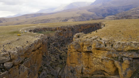 cañón de kazıkliali de las cadenas montañosas de aladaglar imágenes aéreas de drones de alta calidad 4k