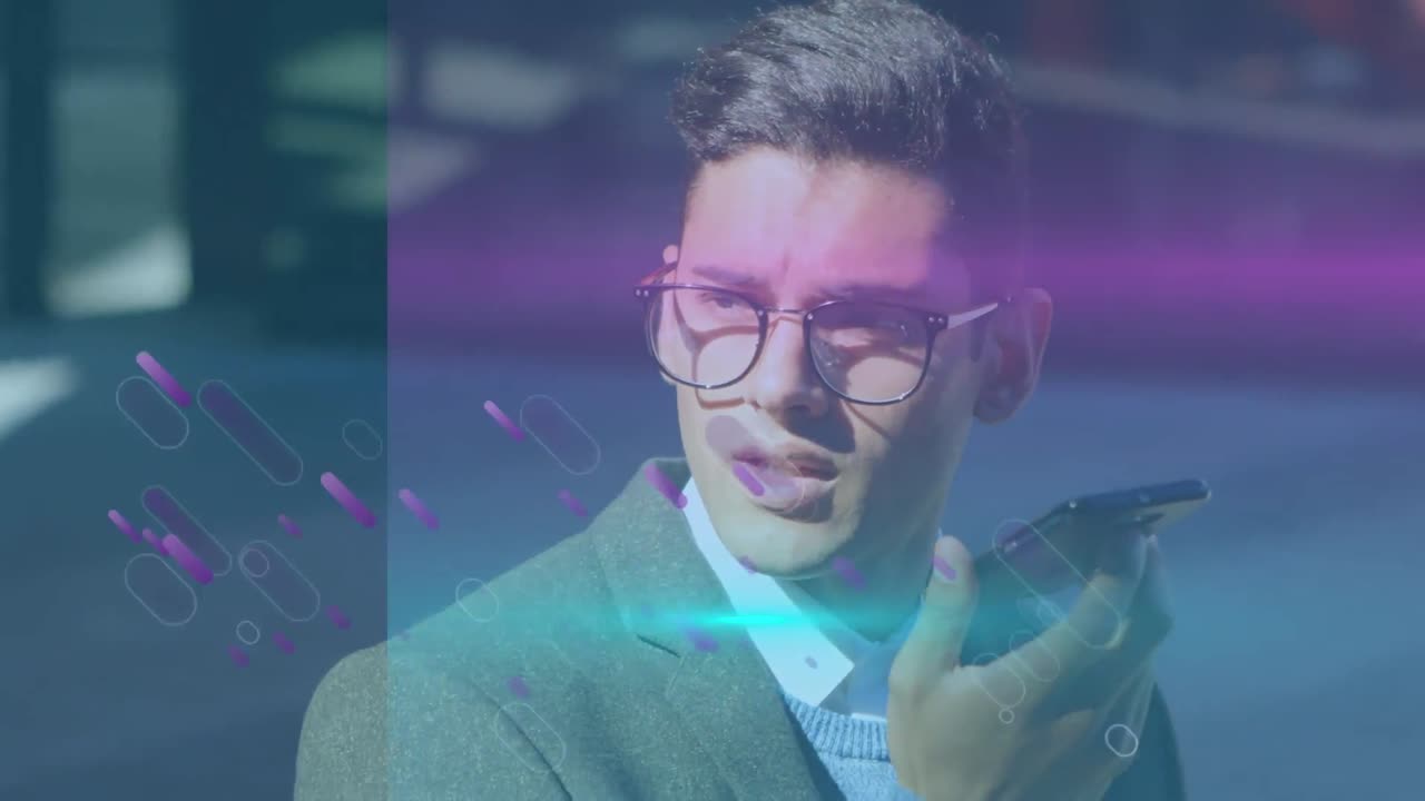 animación de formas púrpuras sobre un hombre hispano usando un teléfono inteligente.