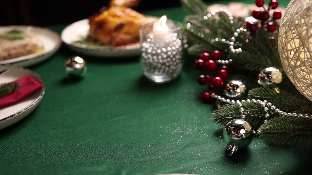 cena de navidad con pato asado