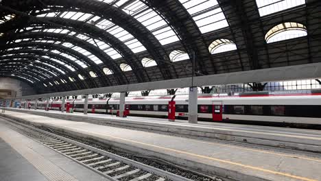 passengers and trains at turin railway station