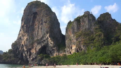 rocas y la playa de la isla phi phi