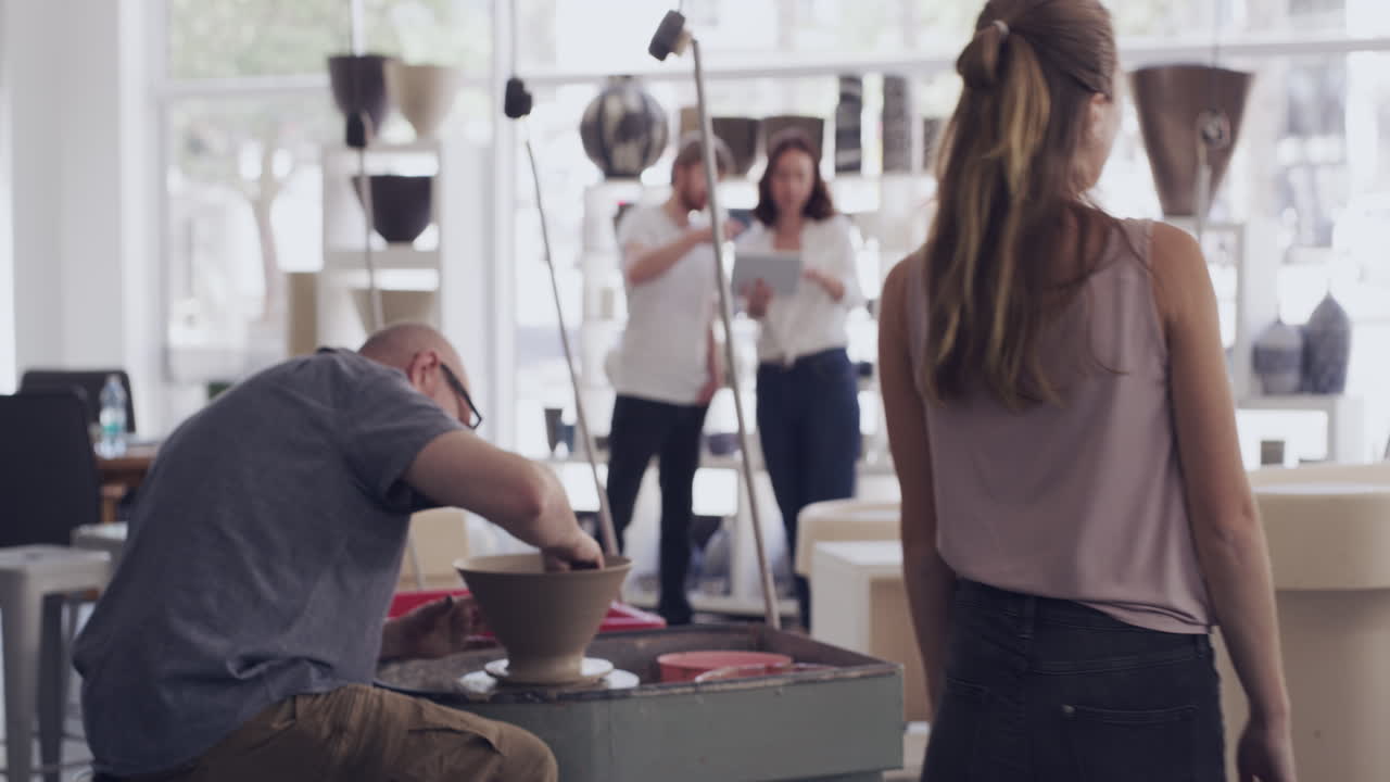 creativos ocupados en el trabajo