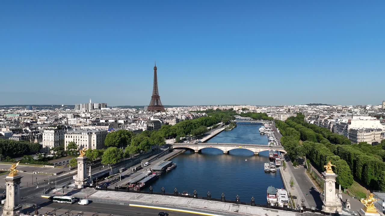 Alexandre Iii Bridge At Paris Ile De France In France. Eiffel Tower Scenery. Paris Skyline Scene. Alexandre Iii Bridge At Paris In Ile De France France. Beautiful Medieval Bridge. Tourism Landmark.