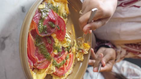 omelet with tomatoes and pesto