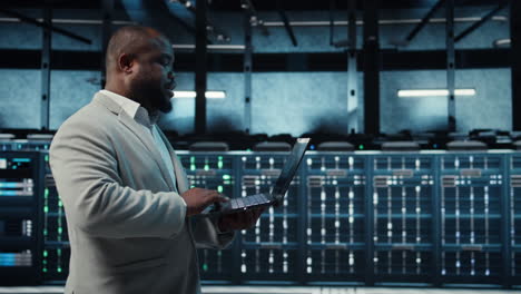 vertical video programmer in data center using laptop, employing ai machine learning models