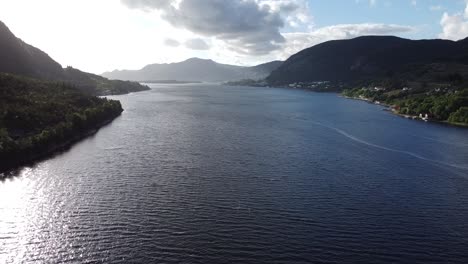 hermosa vista sobre el famoso lysefjord en noruega-3