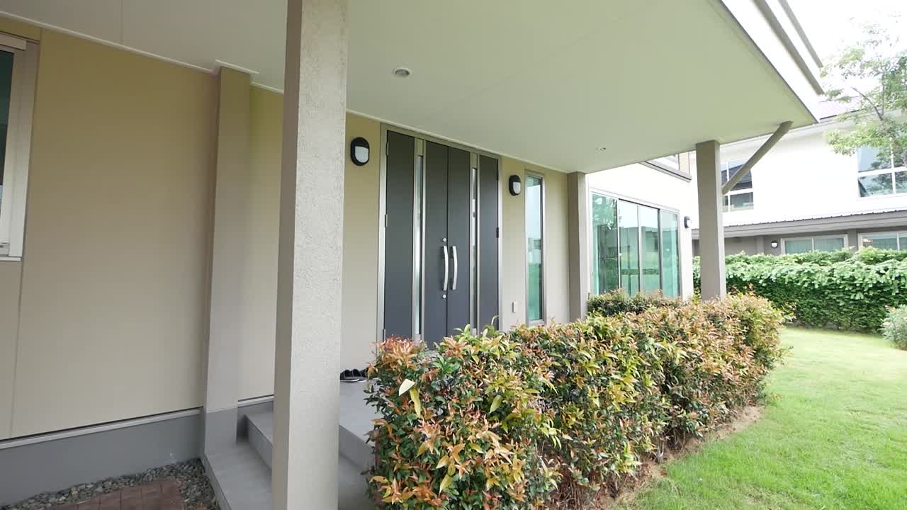 Modern Contempoprary Beige Home Exterior Design