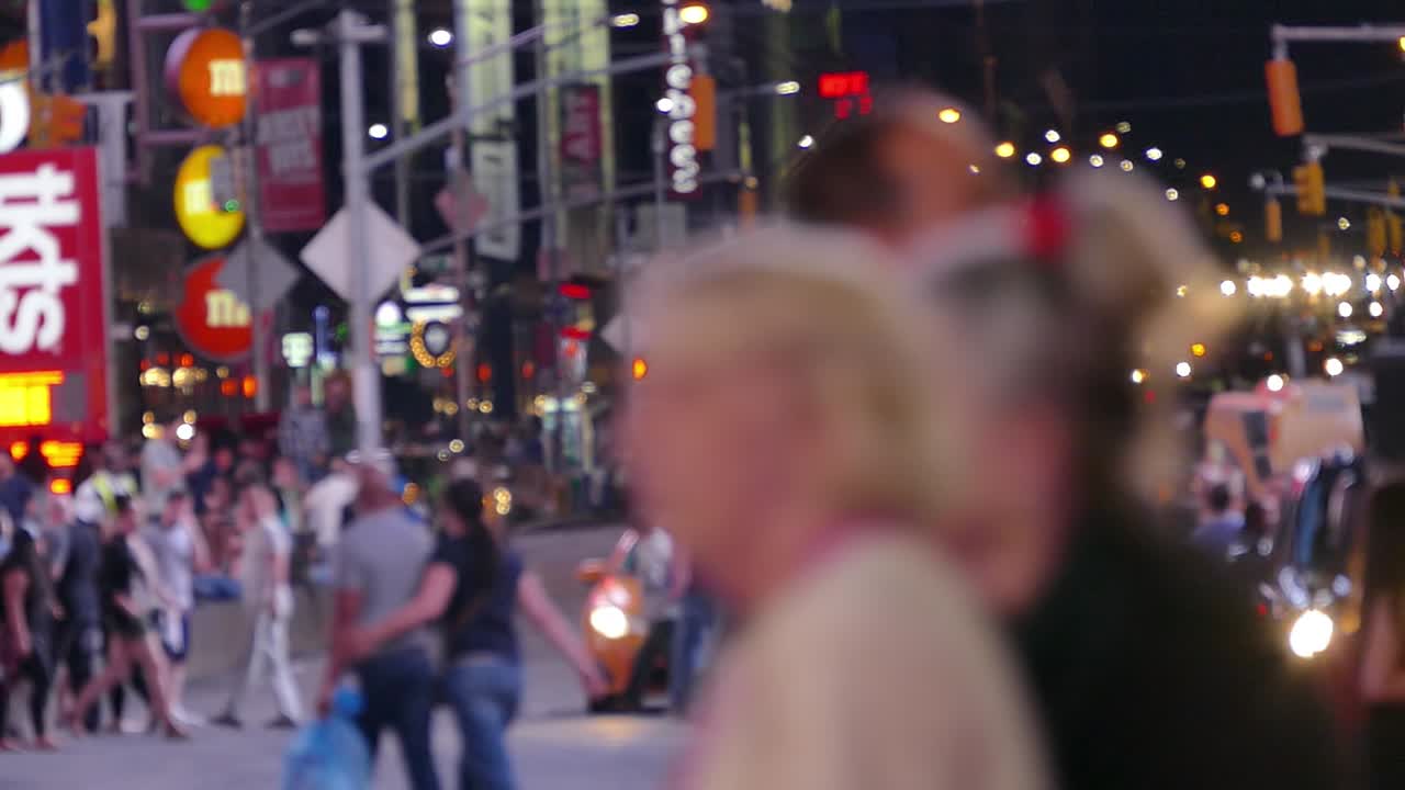 escena borrosa de la ciudad nocturna