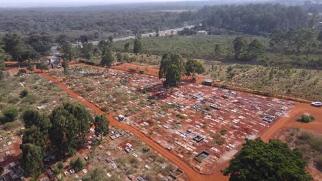 tumbas en el cementerio de langata, el cementerio más grande de nairobi, kenia, vista aérea