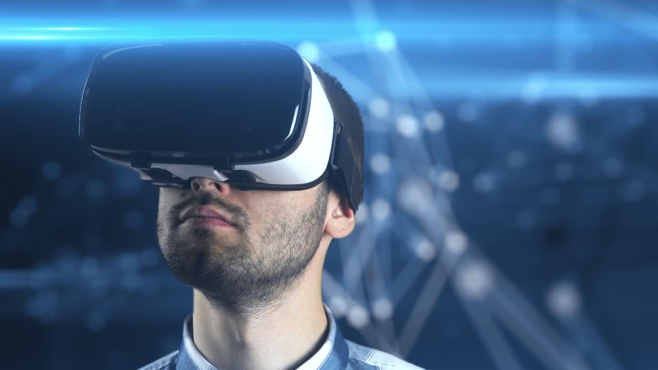 hombre con auriculares vr