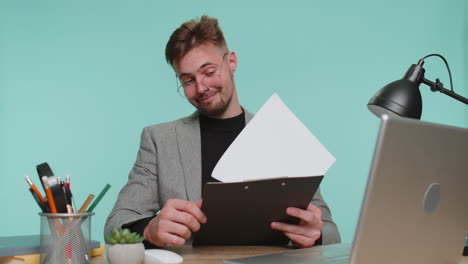 entrepreneur man show business plan discussing interview with colleague remotely videocall meeting