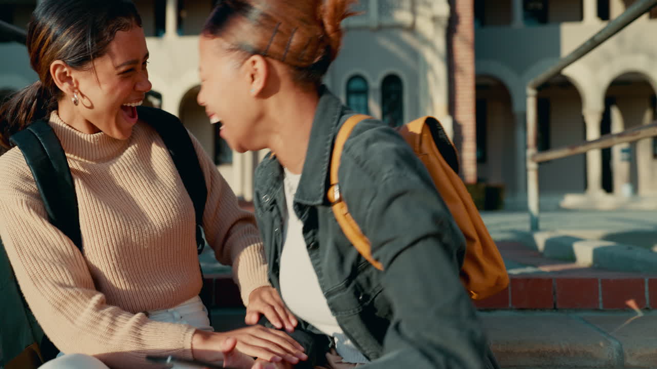 teléfono, emocionados y estudiantes universitarios