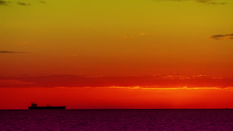 ocean-sunset-with-clouds-at-beach