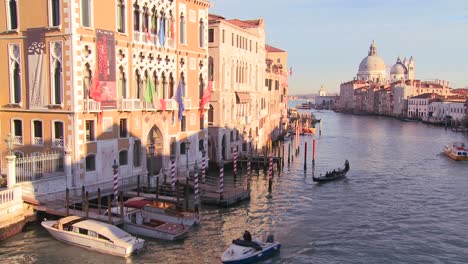 Hermosa-Toma-De-Establecimiento-De-Venecia-Italia-2