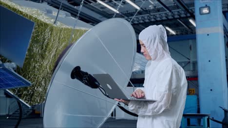 científico masculino asiático escribiendo en una computadora portátil con construcción de naves espaciales