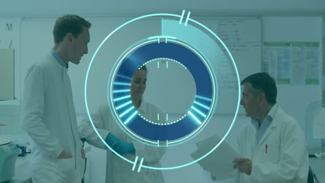 animación del alcance y el procesamiento de datos sobre diversos científicos en el laboratorio