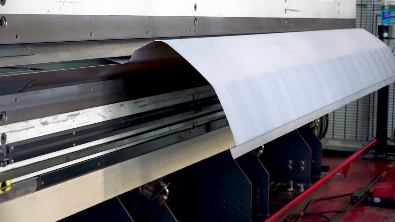 Professional machine for production and bending of metal sheets