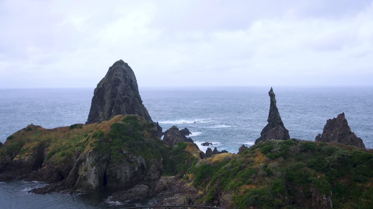Kuniga Sahili'nin Deniz İğnesi Kaya Oluşumlarıyla Eşsiz Deniz Kenarı, Shimane Japonya