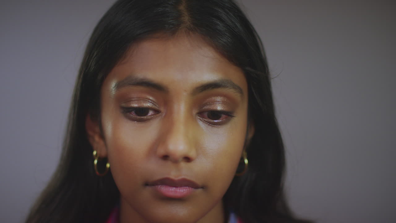 retrato emocional de mujer joven