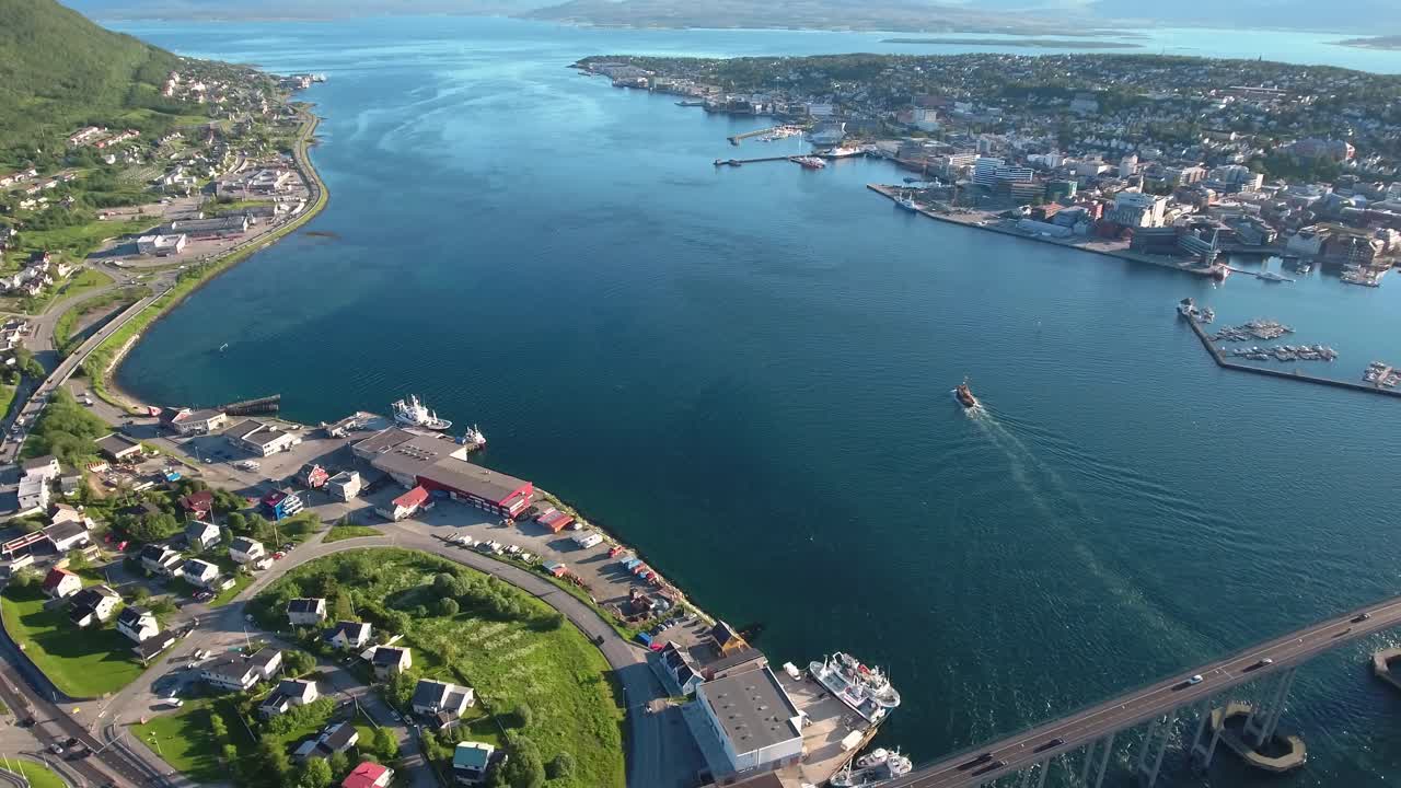 노르웨이의 트롬소 (tromso) 는 인구 5만 명이 넘는 세계에서 가장 북쪽에 있는 도시로 여겨진다.