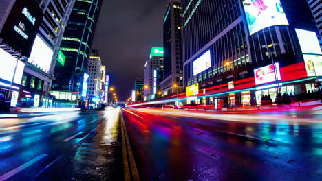 tráfico nocturno de la ciudad