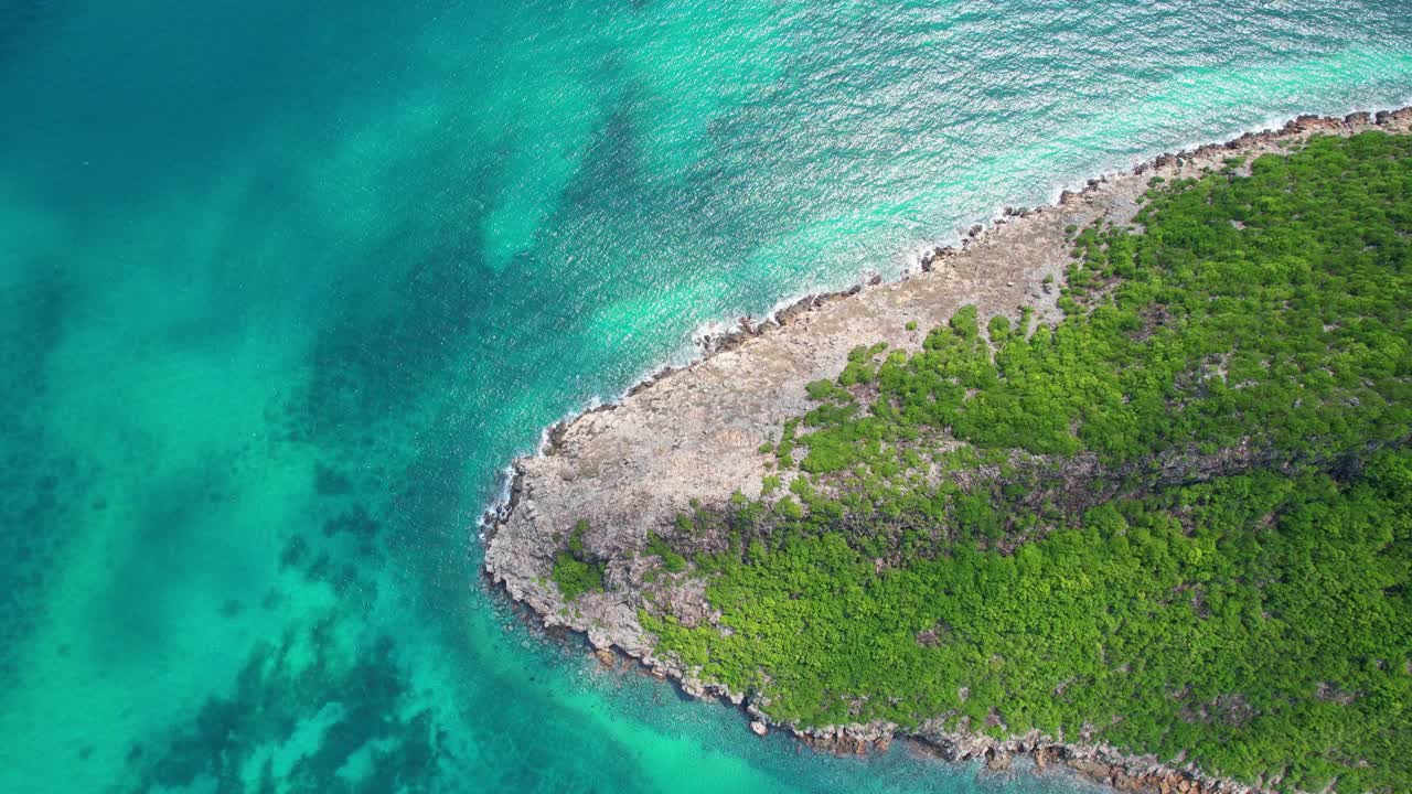 A bird's-eye view of the magnificent color of the São Tomé sea and the beautiful green islet of Cabras, with a lighthouse on its summit.São Tomé,Africa