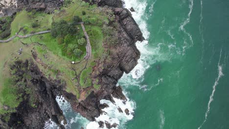 Vista-Superior-Del-Paseo-Marítimo-De-Norries-Headland-En-La-Playa-De-Cabarita,-Nueva-Gales-Del-Sur,-Australia