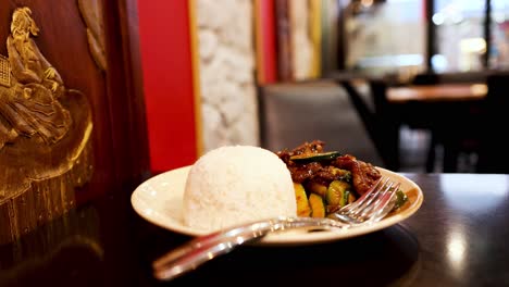 rice and stir-fried meat with vegetables