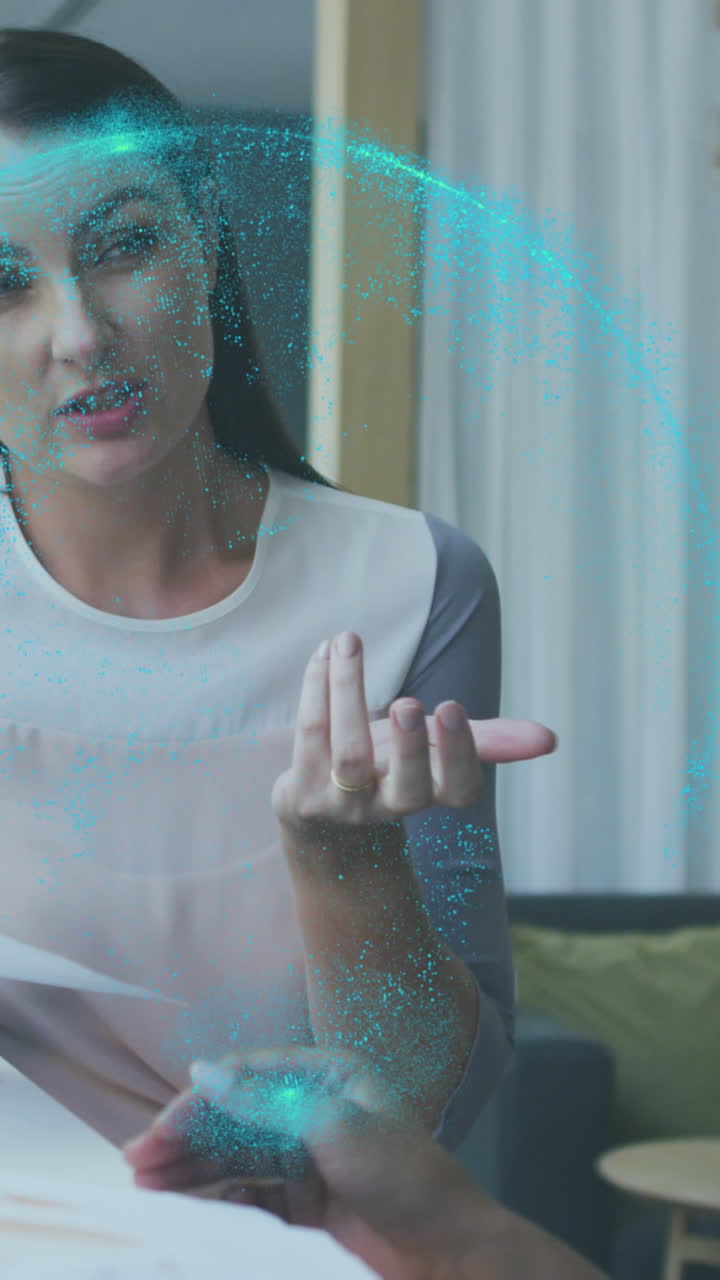 animación de spots sobre diversas mujeres de negocios hablando