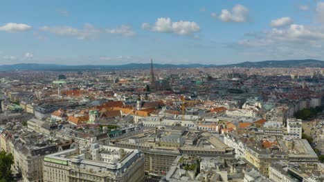 drone volando lejos de viena, austria